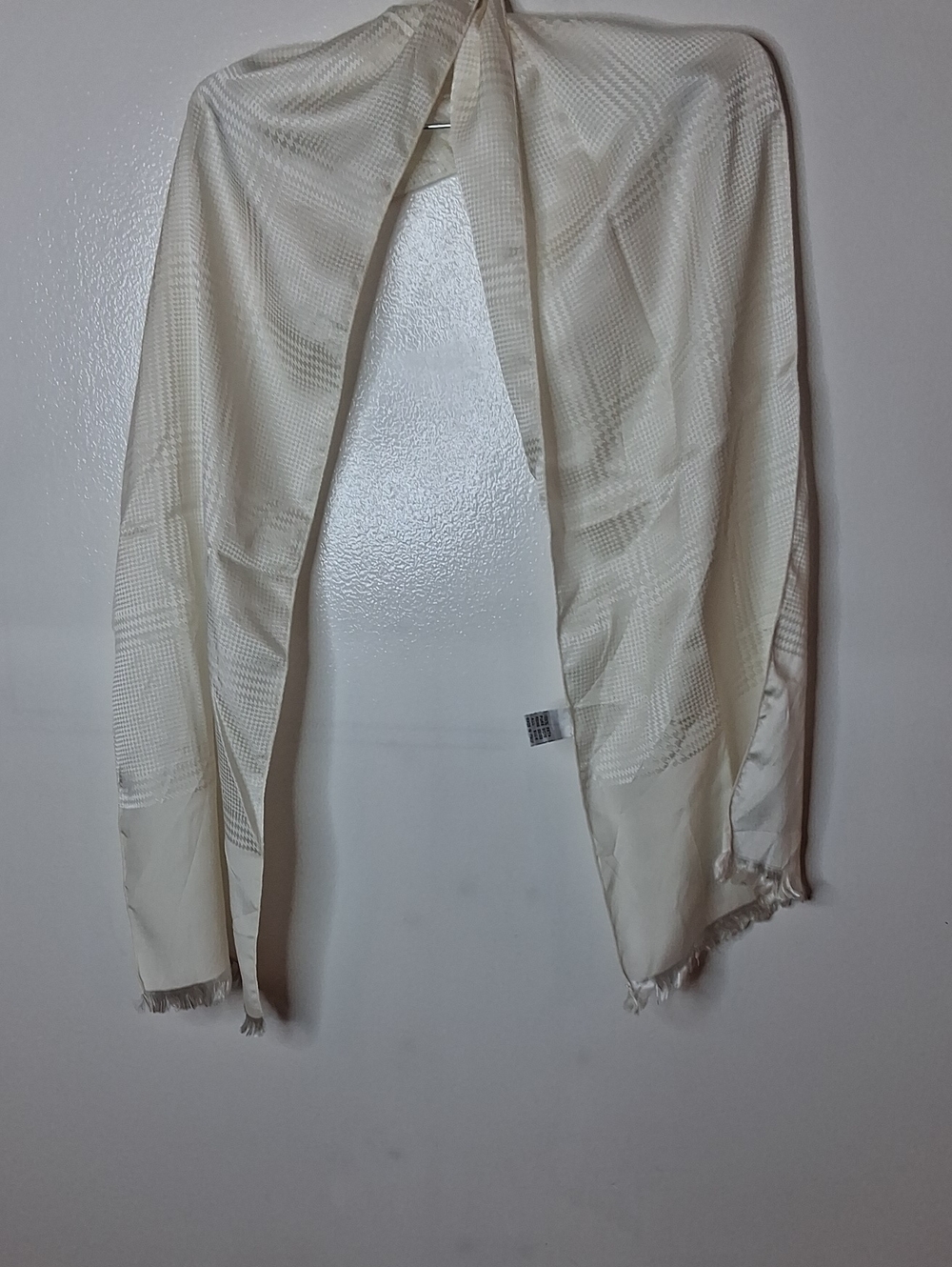 Vintage Men's 100% Silk Lightweight Cream Scarf. Elegant
